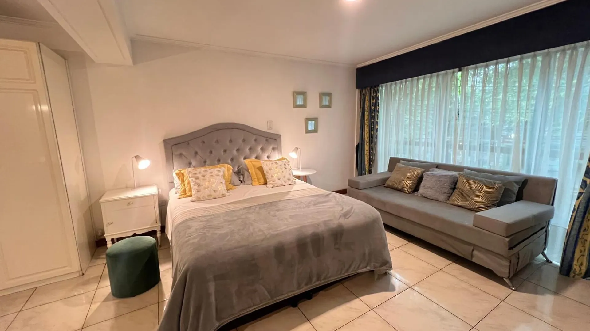 Mendoza Suites 4 شقة