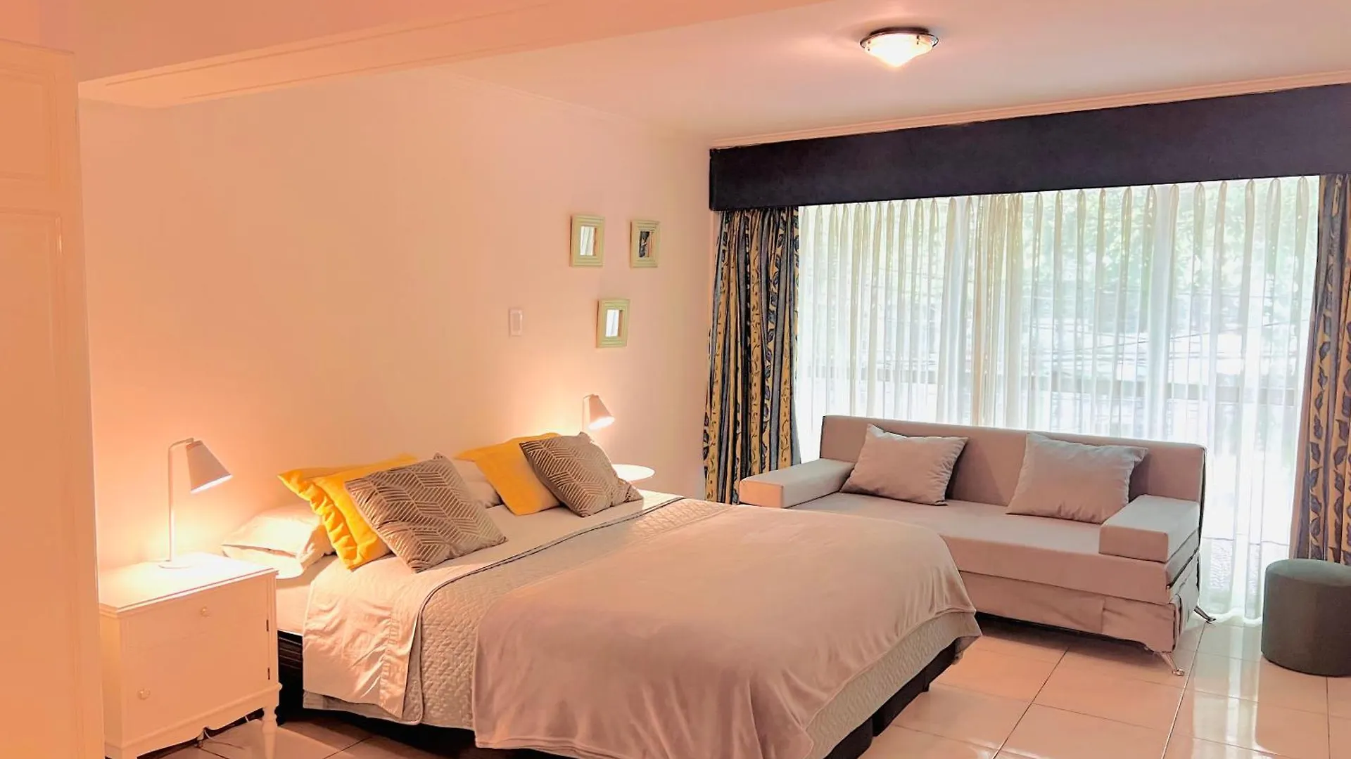 Mendoza Suites 4 0*,